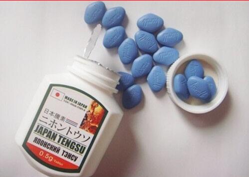 正品日本藤素顏色為藍色，藥丸上印有homll英文，字樣清晰！